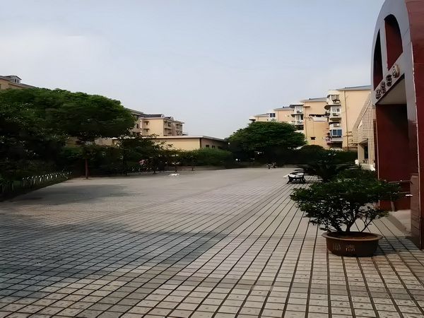 杨幂在首映礼上的一个举动，让赵丽颖再成为焦点